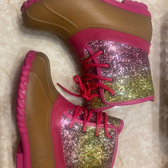 Pink - Picture 3 of 3